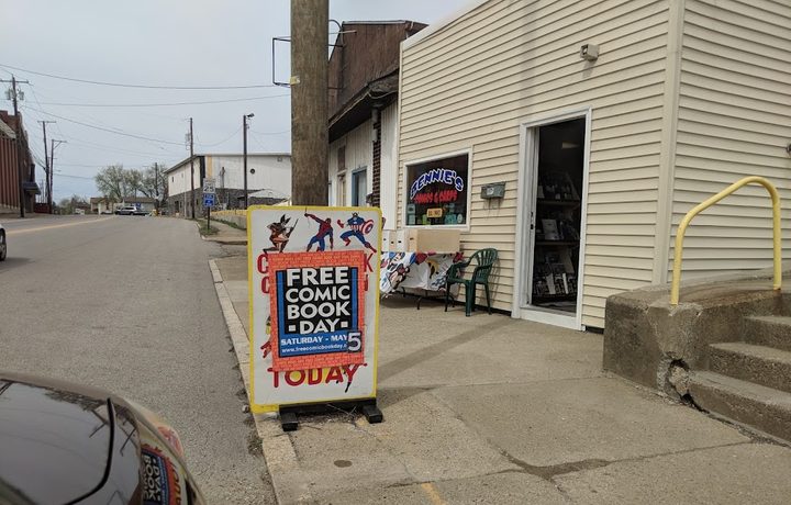 BENNIE'S COMIC BOOKS & SPORTS CARDS
